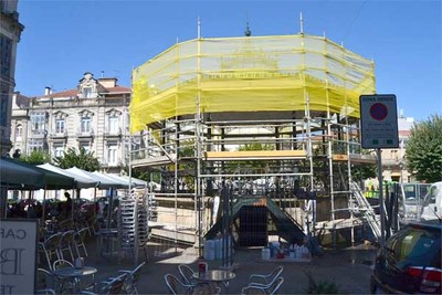 Comezaron este luns as obras de restauracin do palco de msica de Tui