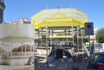 O palco da msica de Tui recuperar a cor branca orixinal tras a obras de rehabilitacin