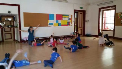 Bisbol, expresin artstica en ingls, e danza educativa, novas actividades extraescolares de balde este curso en Tomio 