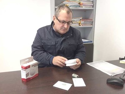 O Concello da Guarda entrega detectores de fume aos maiores de 65 anos 