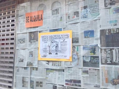 El Comercio de A Guarda empapela sus escaparates