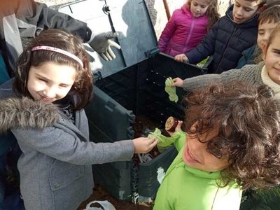 Pequenos e pequenas do CRA Mara Zambrano do Rosal apntanse  compostaxe co Plan Revitaliza da Deputacin