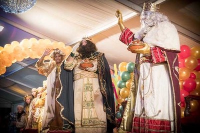 Melchor, Gaspar e Baltasar chegan este ano en tren  Cabalgata Internacional de Reis da Eurocidade 