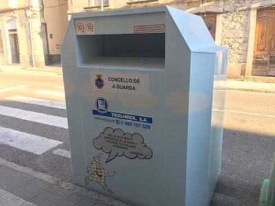 O Concello da Guarda instala 5 contedores de recollida de roupa usada