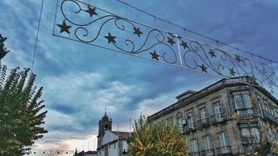 Tui manter a iluminacin de Nadal at finais de mes para apoiar ao comercio local no perodo de Rebaixas