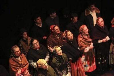 Cineteatro dos Bombeiros de Vila Praia de ncora acolhe II Encontro de Grupos de Janeiras