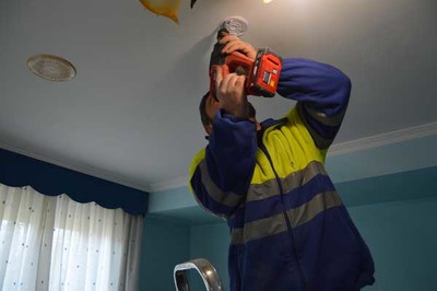 Tomio instala detectores de fume domsticos en domicilios de persoas maiores e dependentes