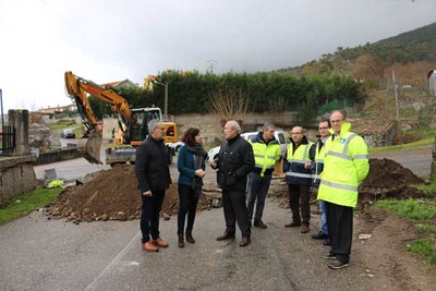 Cores Tours comproba o inicio da execucin de beirarras na estrada PO-552 en Oia