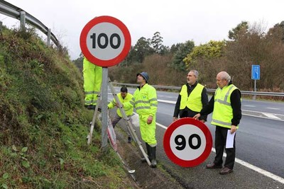 A Xunta remata o cambio das 102 sinais das estradas autonmicas da provincia de Pontevedra que pasan a 90 quilmetros por hora 