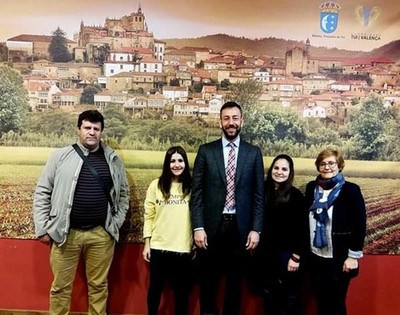 Tui recibe s alumnas do IES Indalecio Prez Tizn que participaron no programa Erasmus+ 
