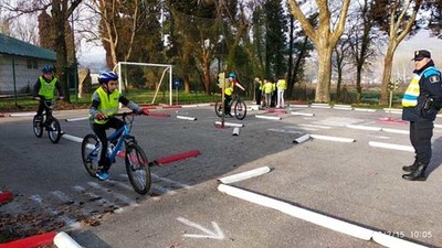 O CEP Pedro Caselles Beltrn acolleu unha sesin de formacin vial para alumnos e alumnas