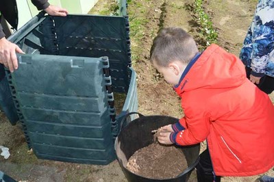 Compostaxe para os mis pequenos nos CRA de Tomio