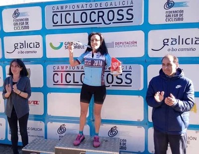 La corredora de Ciclismo Oiense, Monserrat Martinez, premiada en la Gala de Ciclismo Galego