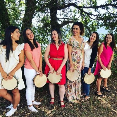 As pandereteiras Tremelique do Rosal seleccionadas como un dos 8 grupos finalistas do Festival Sarmiento Folk Rock