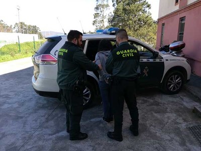 La Guardia Civil detiene infraganti a una joven de A Guarda por un delito de tentativa de robo