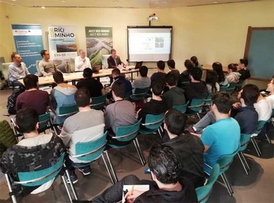 Estudantes de xeografa da Universidade de Santiago visitan a sede do AECT Ro Mio en Valena