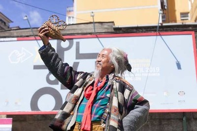 El cineasta filipino Kidlat Tahimik, protagonista de la segunda jornada de Play-Doc