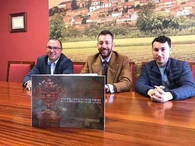 O Concello de Tui presentou  o libro -Teatro de Tui-