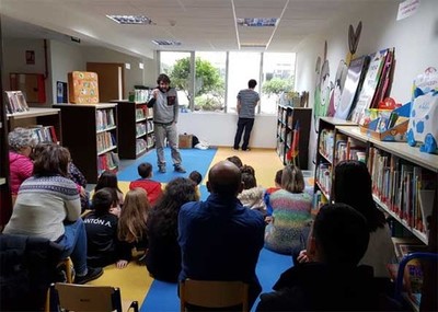 A Biblioteca Municipal do Rosal acolleu a primeira sesin de Contos Ilustrados