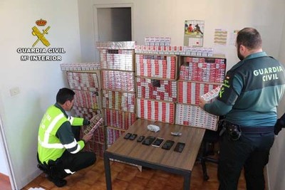 La Guardia Civil se incauta de 7.000 cajetillas de tabaco de contrabando en dos vehculos estacionados en la autova A-55 (Tui)