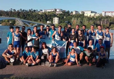 El Club Remo Tui participa en la regata Queima das Fitas