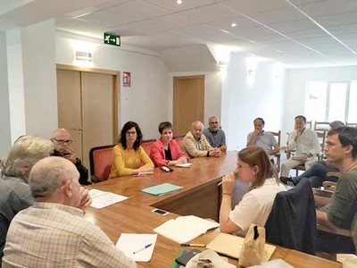 Primeira das reunins mantidas coa vecianza de San Xin no Rosal