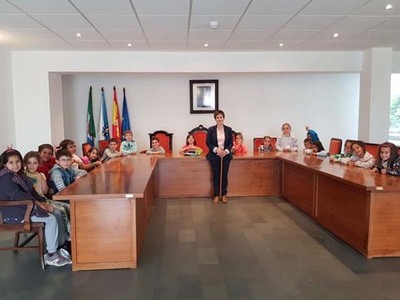 Alumnado de 1 de primaria do CPI Surez Marquier visitou o Concello do Rosal