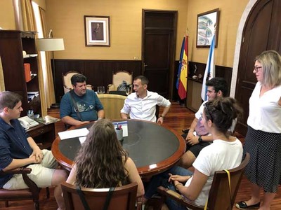 O alcalde e a concelleira de Ensino recibiron hoxe ao alumnado do IES Indalecio Prez que participou no programa Erasmus +
