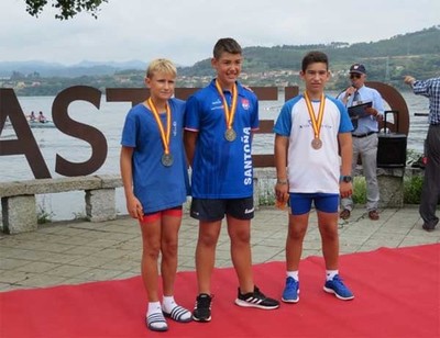 Medalla de bronce para el Club Remo Tui en el Campeonato de Espaa alevn, infantil y veterano