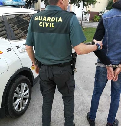 La Guardia Civil detiene a los presuntos autores de un intento de robo en un comercio de A Guarda