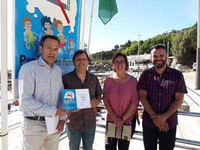Entrega del diploma de oro de la Red gallega de playas sin humo en A Guarda