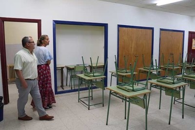 A Guarda realiza diversas obras mantemento nos centros de ensino do municipio