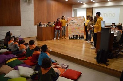 Escolares de Tomio reclaman no Da Internacional da Infancia, o seu dereito a ser consultados na toma de decisins que lles afecten 