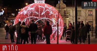 Especial - El encendido del alumbrado marc este jueves el arranque de la programacin de Navidad en A Guarda