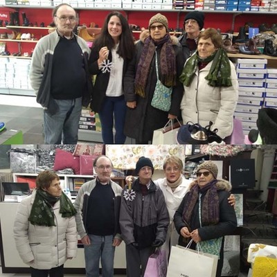 Usuarios do centro de da crearon adornos para os comercios de Tomio
