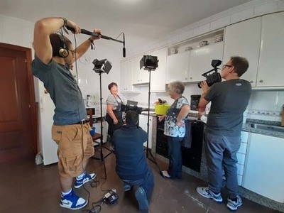 O Concello de Oia difunde historias, tradicins e gastronoma local a travs dun vdeo de cocia interxeracional 