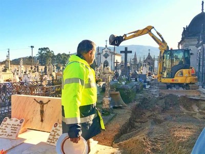 Valen�a Requalifica Cemit�rio Municipal