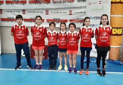 Integrantes del Club Bdminton Tui participan en el TTR Vigo (2) Sub11 - CER VIGO 