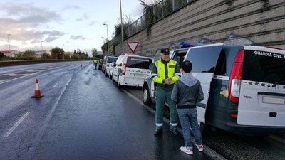 La DGT y la Guardia Civil establecen controles en carreteras para evitar desplazamientos a segundas residencias 