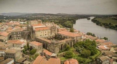 O patrimonio cultural tudense accesible en lia permite a sa visita e coecemento virtual