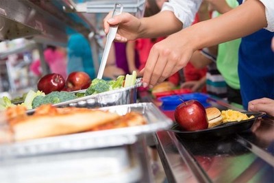 Educacin comezar a aboar o martes as axudas de comedor escolar para o perodo no que estean suspendidas as clases presenciais