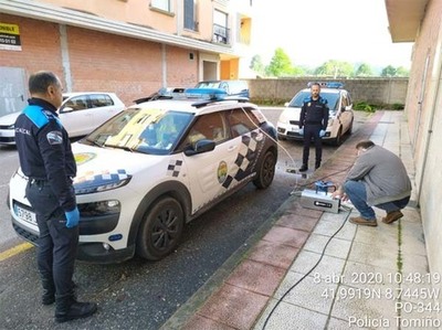 Un empresario de Tomio ofrece as sas mquinas para desinfectar as dependencias e coches das forzas de seguridade locais