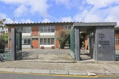 Remoo de fibrocimento, dia 20 de abril, na Escola Secundria Sidnio Pais