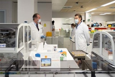 Galicia priorizar o uso dos 30.000 test de dobre banda en sanitarios en zonas COVID-19 de hospitais, doentes en urxencias e residencias