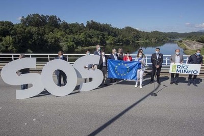 O AECT Rio Minho, alcaldes, alcaldesas e presidentes das cmaras miotas volveron reivindicar cunha protesta a urxente reapertura de pasos na fronteira con Portugal