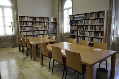 A Biblioteca Pblica Municipal de Tui reabriu hoxe con todos os servizos