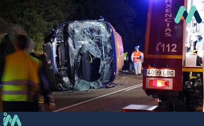 Ms de 20 heridos en el vuelco del autobus de PSA-Vigo en Mougs(Oia)