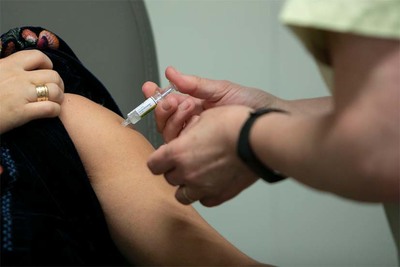 Sanidade recuerda la importancia de vacunarse este ao frente a la gripe a consecuencia de la covid y destaca que la campaa se llevar a cabo durante 12 semanas sucesivas