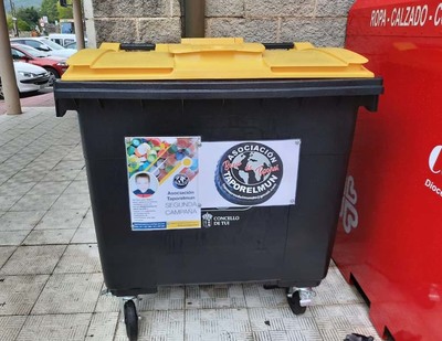 Colocados dous contedores para a recollida solidaria de tapns na praza de Abastos e no Punto Limpo de Tui