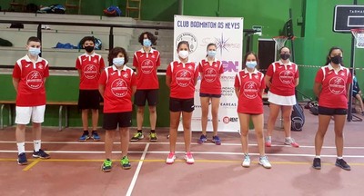 Jugadores del Club Bdminton Tui participaron en As Neves en el TTR Sub15-Sub19